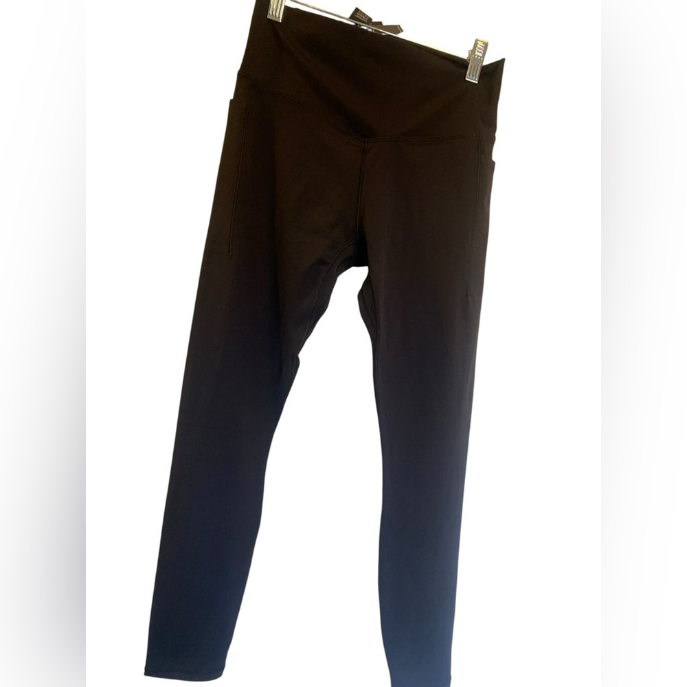 NWT Vuori all the form pocket leggings BLACK Size M
